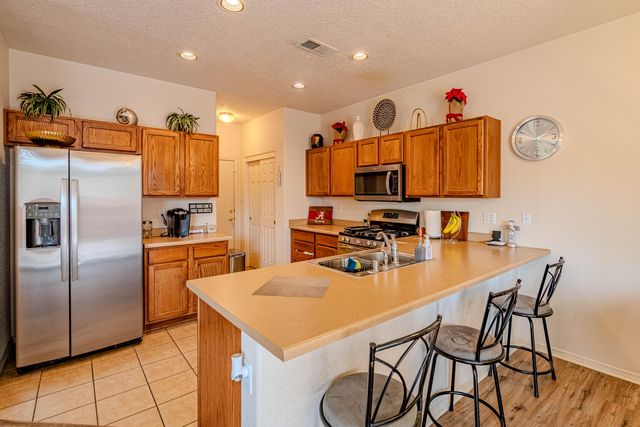 2435 Pelizzano Drive SE, Rio Rancho, NM 87124