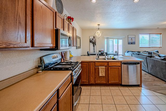 2435 Pelizzano Drive SE, Rio Rancho, NM 87124