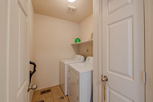 2435 Pelizzano Drive SE, Rio Rancho, NM 87124