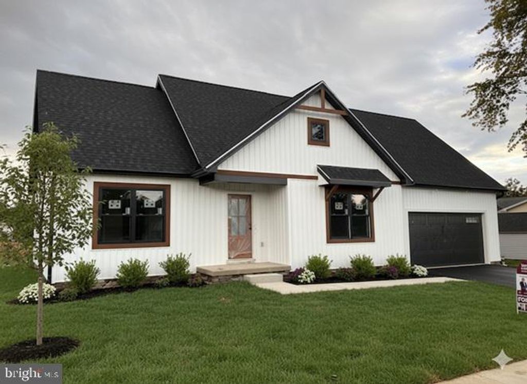 621 SPRING AVE, Hanover, PA 17331