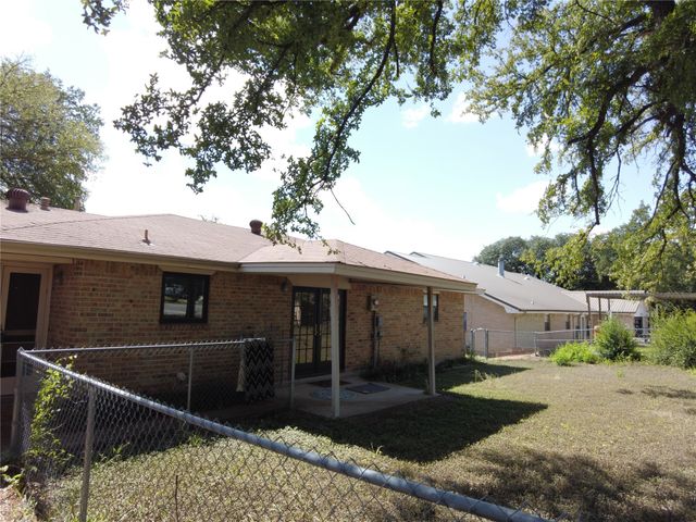 904 Spanish Trail Drive, Granbury, TX 76048