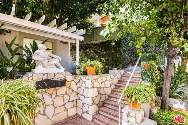 1323 N OLIVE Drive 31C, West Hollywood, CA 90069