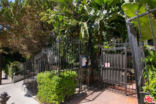 1323 N OLIVE Drive 31C, West Hollywood, CA 90069