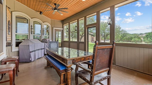 1909 Hunters Cove, New Braunfels, TX 78132