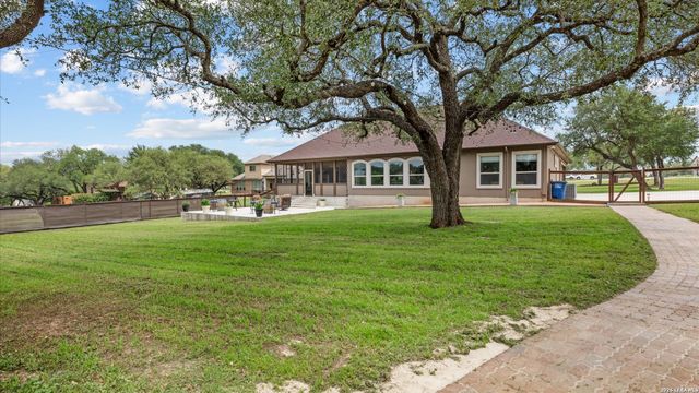 1909 Hunters Cove, New Braunfels, TX 78132