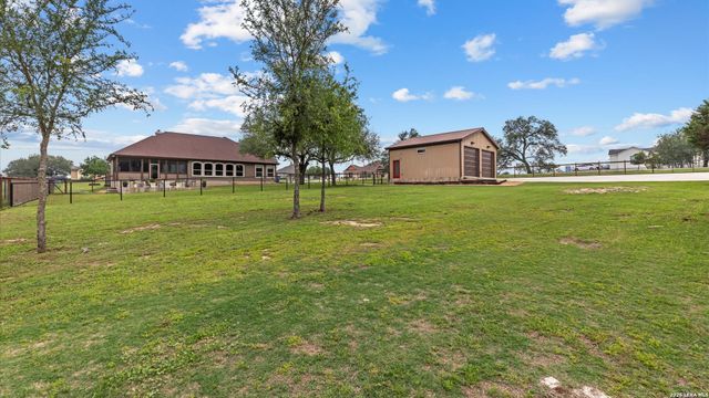 1909 Hunters Cove, New Braunfels, TX 78132