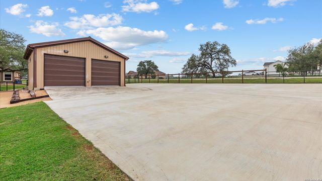 1909 Hunters Cove, New Braunfels, TX 78132