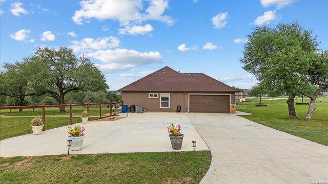 1909 Hunters Cove, New Braunfels, TX 78132