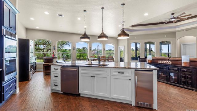 1909 Hunters Cove, New Braunfels, TX 78132