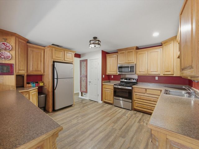 308 Oakwood Street, Chico, TX 76431