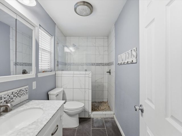 308 Oakwood Street, Chico, TX 76431
