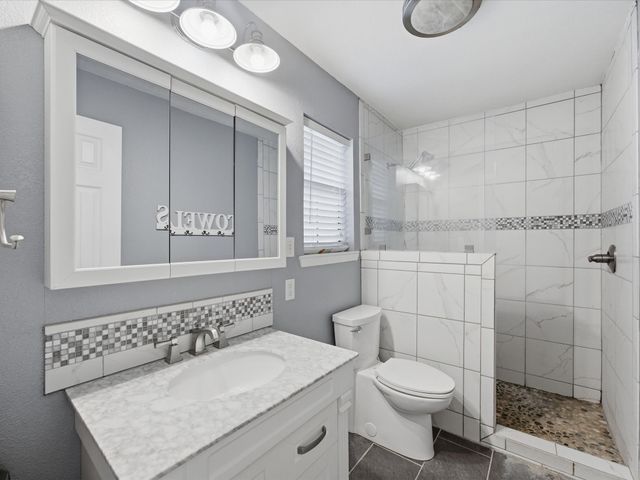 308 Oakwood Street, Chico, TX 76431