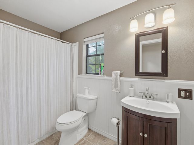 308 Oakwood Street, Chico, TX 76431