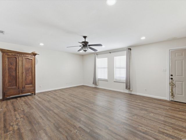 308 Oakwood Street, Chico, TX 76431