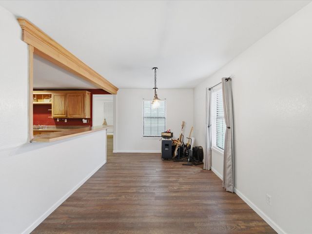 308 Oakwood Street, Chico, TX 76431