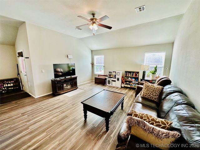 5864 E 146th Street S, Bixby, OK 74008