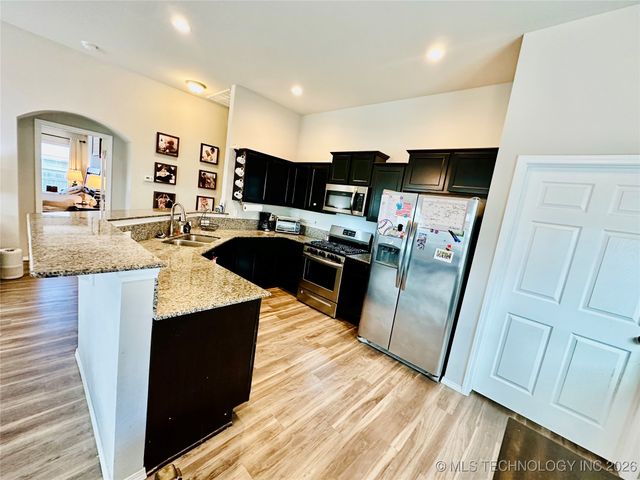 5864 E 146th Street S, Bixby, OK 74008