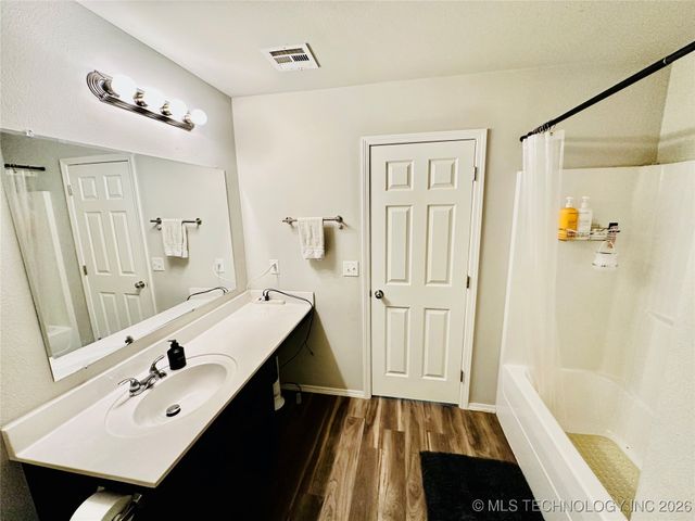 5864 E 146th Street S, Bixby, OK 74008