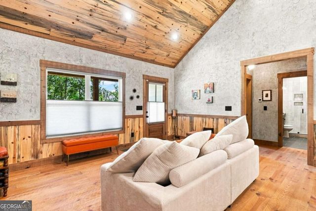 450 Jakes Landing Way, Ellijay, GA 30540