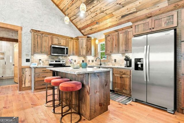 450 Jakes Landing Way, Ellijay, GA 30540