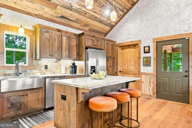 450 Jakes Landing Way, Ellijay, GA 30540