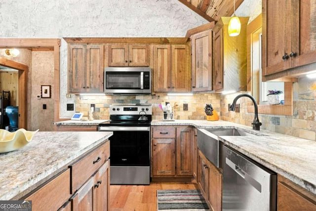 450 Jakes Landing Way, Ellijay, GA 30540