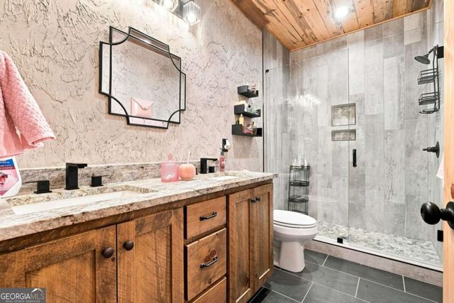 450 Jakes Landing Way, Ellijay, GA 30540