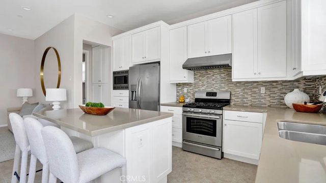 102 Painted Trellis, Irvine, CA 92620