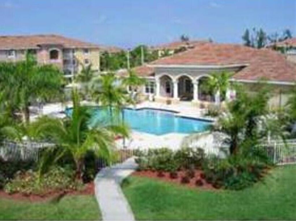 6400 Emerald Dunes Drive 301, West Palm Beach, FL 33411