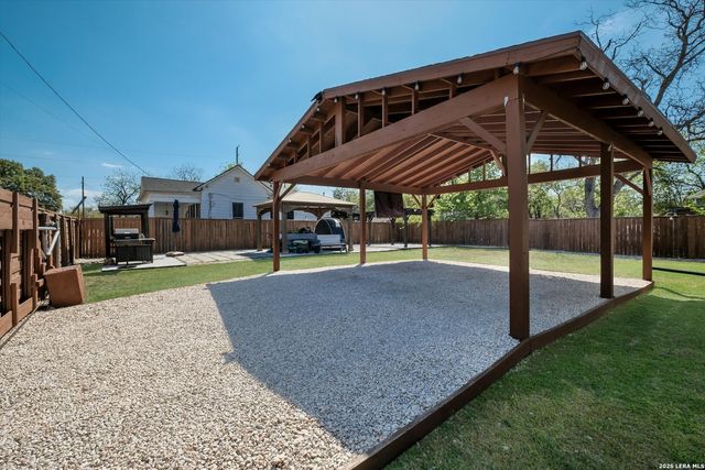 930 Hays, San Antonio, TX 78202