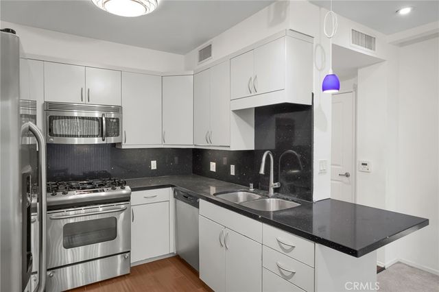 267 S San Pedro 217, Los Angeles, CA 90012