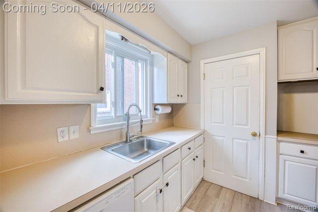 13499 Wesley Street, Southgate, MI 48195