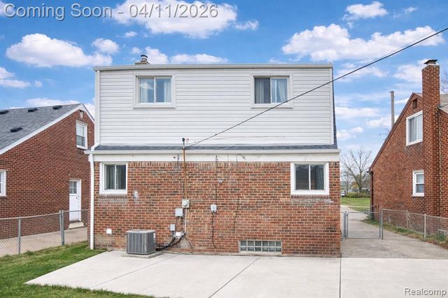 13499 Wesley Street, Southgate, MI 48195
