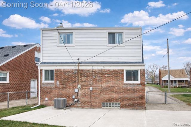 13499 Wesley Street, Southgate, MI 48195