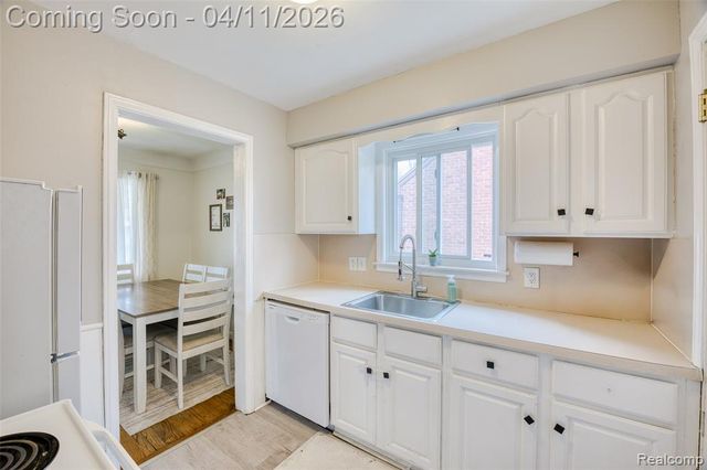 13499 Wesley Street, Southgate, MI 48195