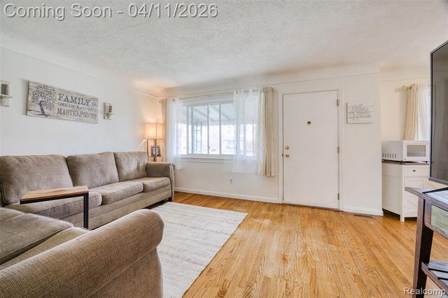 13499 Wesley Street, Southgate, MI 48195