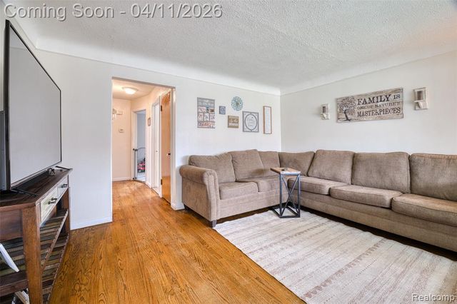 13499 Wesley Street, Southgate, MI 48195