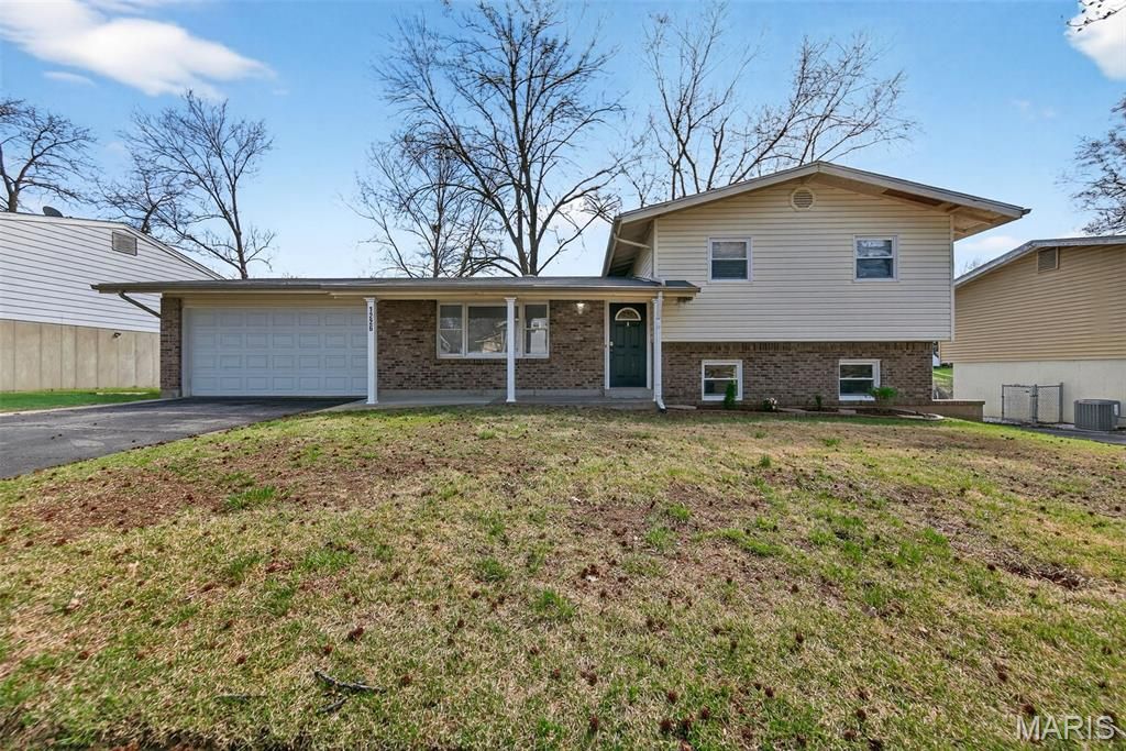 1226 Cottagemill Drive, Manchester, MO 63021