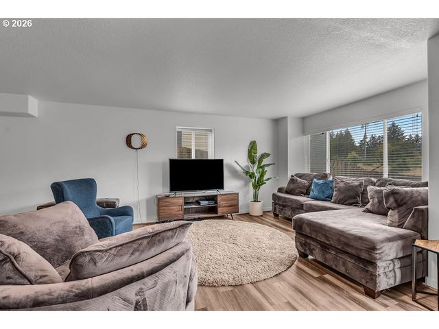 8445 Sw 195TH Pl, Beaverton, OR 97007