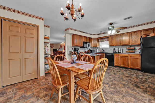 701 VILLAGE GREEN DR, Gilbertsville, PA 19525