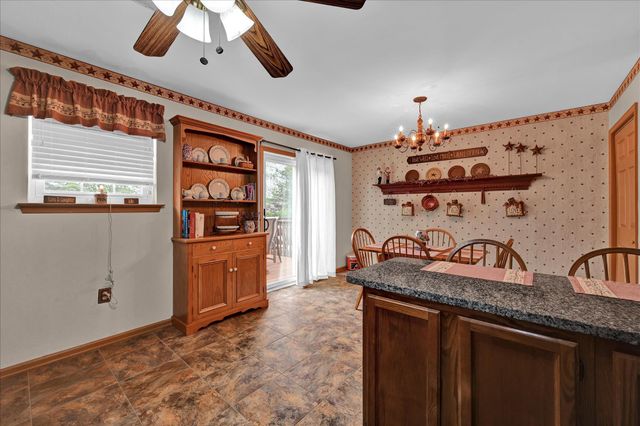 701 VILLAGE GREEN DR, Gilbertsville, PA 19525