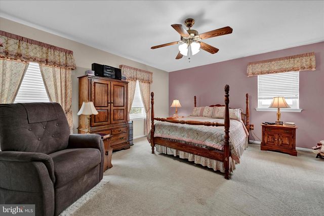 701 VILLAGE GREEN DR, Gilbertsville, PA 19525