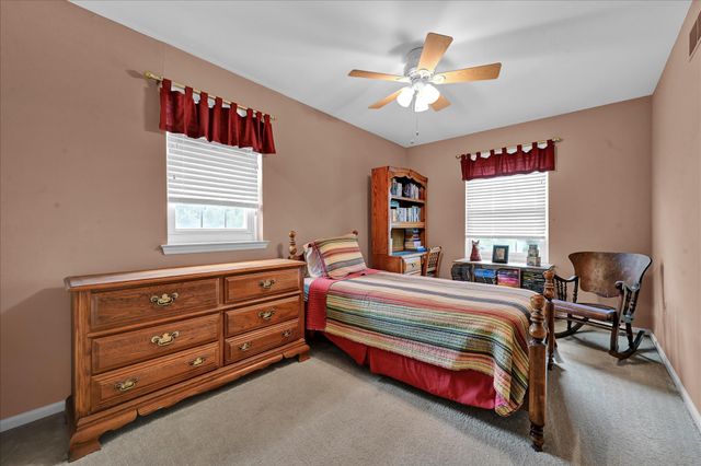 701 VILLAGE GREEN DR, Gilbertsville, PA 19525