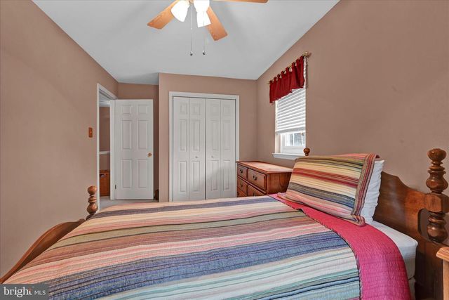 701 VILLAGE GREEN DR, Gilbertsville, PA 19525