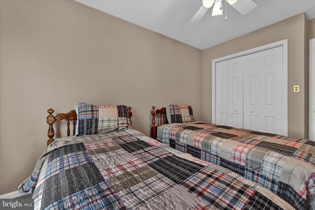 701 VILLAGE GREEN DR, Gilbertsville, PA 19525