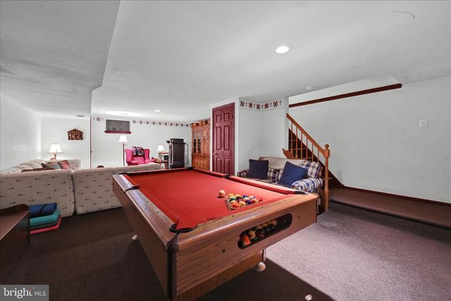 701 VILLAGE GREEN DR, Gilbertsville, PA 19525