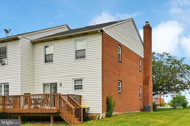 701 VILLAGE GREEN DR, Gilbertsville, PA 19525