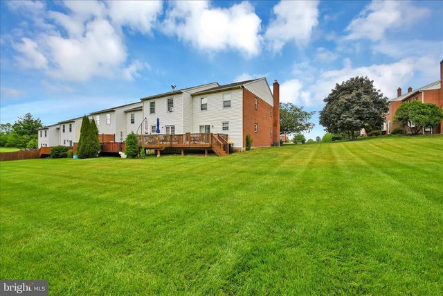 701 VILLAGE GREEN DR, Gilbertsville, PA 19525