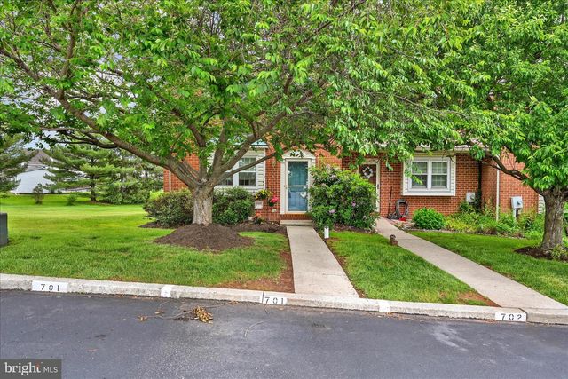 701 VILLAGE GREEN DR, Gilbertsville, PA 19525
