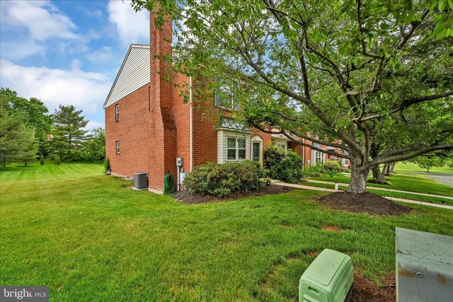 701 VILLAGE GREEN DR, Gilbertsville, PA 19525